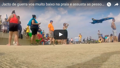 Jacto de Guerra voa muito baixo e assusta pessoas na praia